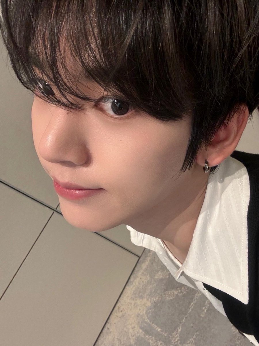 han yujin pics tweet media