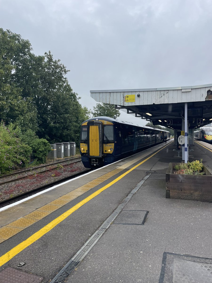 Dominic_Noades's tweet image. #OTD On this day 165 years ago, a railway opened between Sittingbourne on the Mainland & Sheerness (Dockyard) on the Isle of Sheppy, today we @KentCRP1 celebrated this & Queenbrough Stations Birthday today, with the support of @Se_Railway .