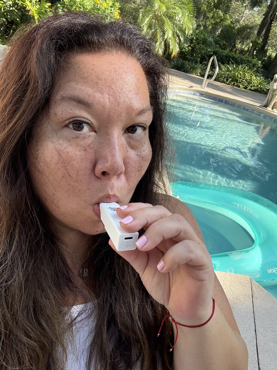 Shelley_Knight1's tweet image. Sorry for my absence, I’ve been pooling. Stay high and please stay hydrated! It’s HOOOOOOT! #Mmemberville