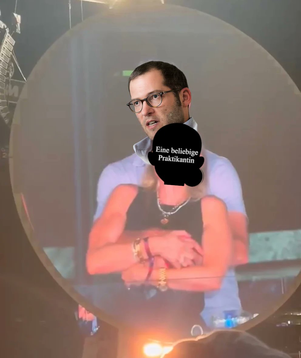 AdamTios's tweet image. Hab mal die Idee von Ricarda Lang zur Kisscam geklaut und Deutschlands "berühmtesten Journalisten" genommen.