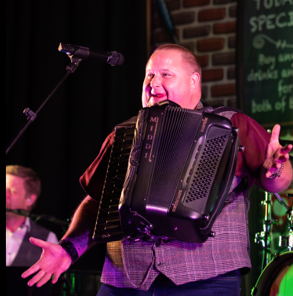 WildMurphys's tweet photo. 👉 Just 3 One night in Dublin shows left featuring Middi 😲 Theatre Royal Winchester Tomorrow then The Lights Andover on Tuesday and finally the Victoria Theatre Halifax on Thursday 🥳 We'd love to see you all there - Ticket links are at  https://t.co/XI7Q3Jt3Vv 💚 https://t.co/lRV7WQv49g