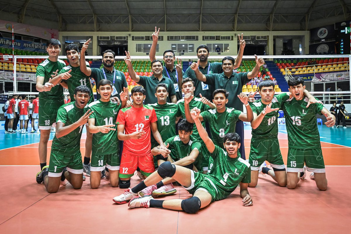 BREAKING: Pakistan makes stunning comeback from 2-0 down to beat Iran 3-2 in the final of the Asian U16 Volleyball Championship 🇵🇰🏐🎉

The final curse is officially lifted, alhamdulilah! 🙌🔥