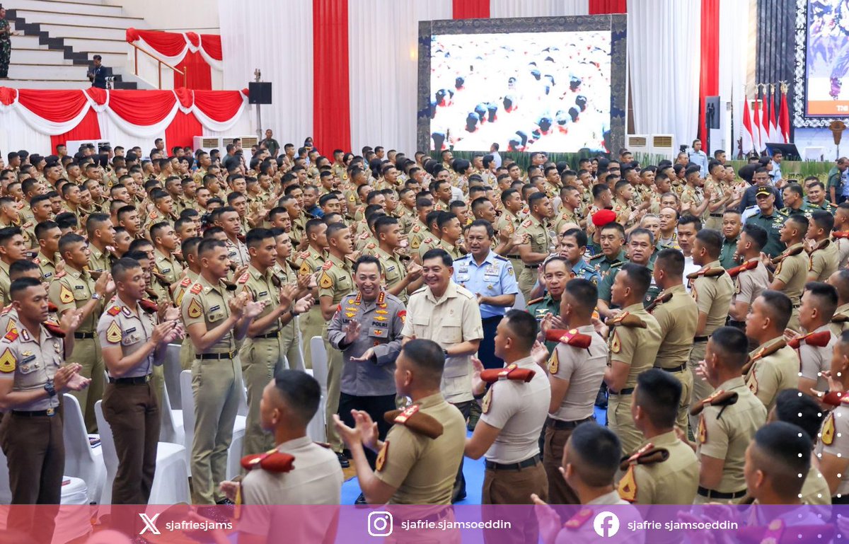 sjafriesjams's tweet image. Saya memberikan pembekalan kepada para Calon Perwira Remaja TNI dan Polri Tahun 2025 di Mabes TNI, Cilangkap (Sabtu, 19 Juli 2025).
Saya menekankan kepada para Capaja TNI - Polri akan pentingnya kepemimpinan lapangan yang kuat, adaptif dan siap mengambil keputusan serta…