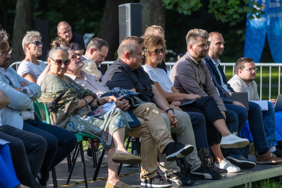 Miszalski_'s tweet image. To było już 15. spotkanie otwarte w ramach Ławki Dialogu! Tym razem w pięknej okolicy Zalewu Nowohuckiego, gdzie przez cały lipiec trwa festiwal Bulwar[t] Sztuki.

Dziękuję Wam wszystkim bardzo serdecznie za tak liczną obecność i wszystkie zadane pytania. Część z nich dotyczyła…