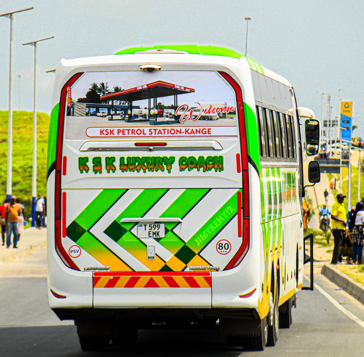 📍Weruweru

Mali ndiyo fitna kubwa pekee ambayo imebaki kwa sasa Duniani Kila mmoja anawaza awe na Mali kwa Njia yeyote ile, ukumbushe Moyo wako kutosheka na kukinai ili Kila mmoja nae apate.

#mega #climber