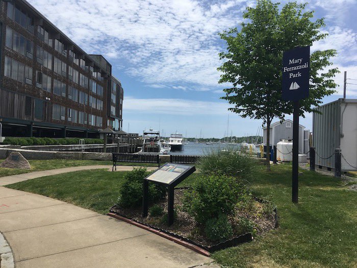 OTDRhodeIsland's tweet image. #OTD July 19, 1723, 26 pirates from the ship Ranger were hanged at Gravelly Point off Long Wharf in Newport. At the time, it was the largest pirate capture & the largest mass execution to occur in the British colonies. The site is now the @NewportRIYC. #OnThisDay #RhodeIsland