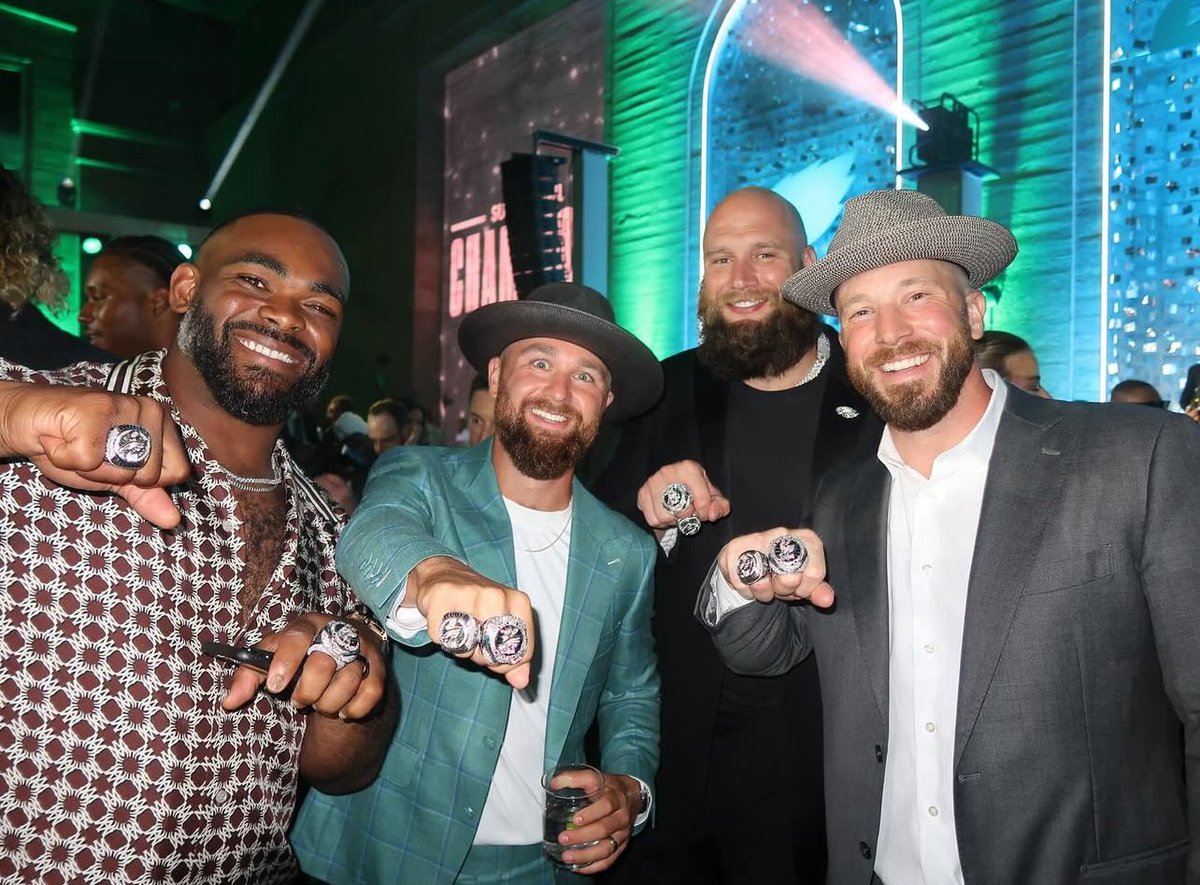 Brandon Graham, Jake Elliott,  Lane Johnson and Rick Lovato are the only players to win two Super Bowls with the Eagles! 💍💍

Lovato shared a picture of the group showcasing both of their Super Bowl rings last night.

(📸: ricklovato45 on Instagram)