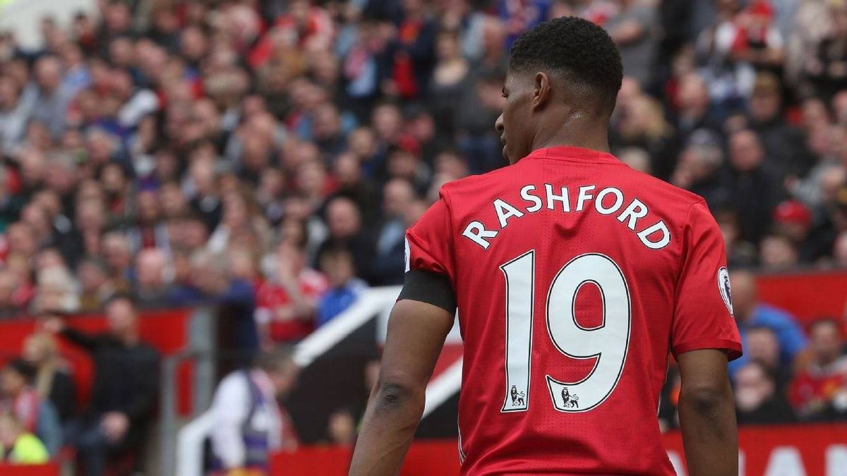 Marcus Rashford previously wore 𝟏𝟗 during his early days at Manchester United.

The 𝟏𝟗 shirt at Barcelona is now available after Lamine switched to 10 👀
