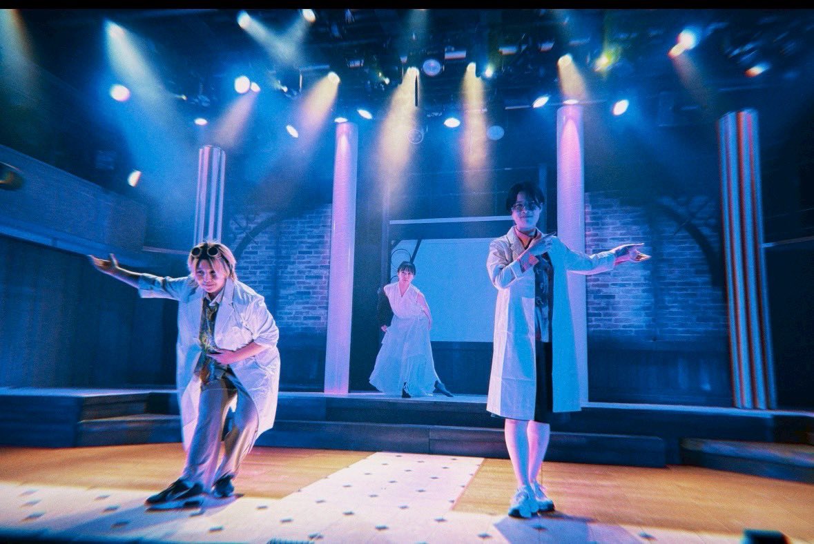 #音楽劇Ghostnote 
スラッシュ3日目ありがとうございましあ！
 本日はダンスチームと📸

みお役のあすみんとはFirst Anthem一緒にだったけど絡みが一切なかったので、
こうして2人で博士で高らかに歌えるとは…✨

明日いよいよ千秋楽！！18:00から！！
🎫🔗 x.gd/ZmoCn