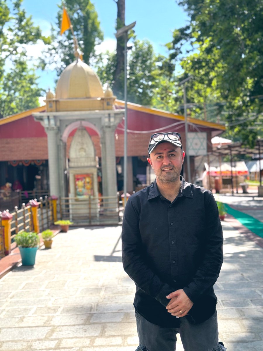 Kheer Bhawani Temple in Ganderbal, Kashmir, fondly known to us as Tulmul. The sacred abode of our Ishta Devi, Ragnya Bhagwati. A place where I find peace, love, and hope. Forever in gratitude and service. A pilgrim in prayer. 🙏🇮🇳