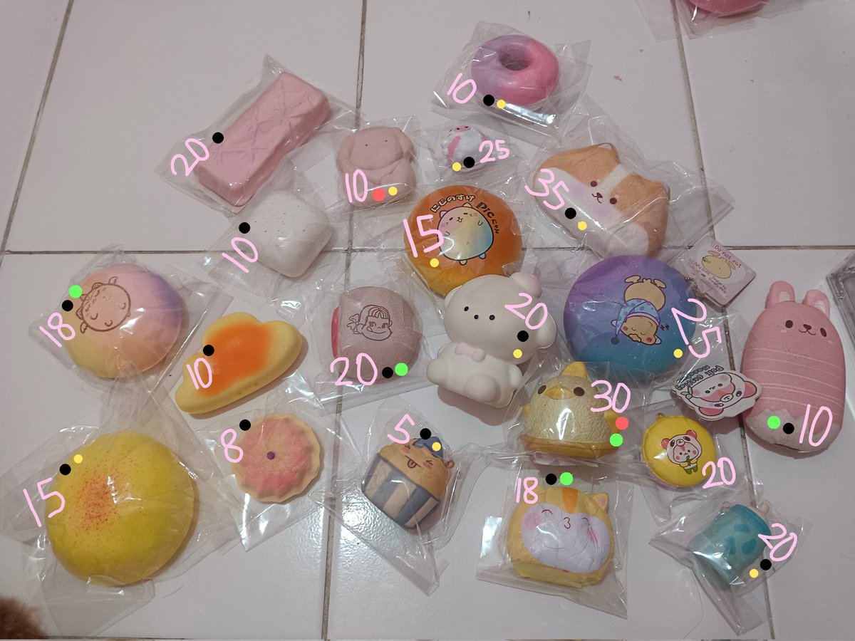 wts squishy wtb squishy in pict, hrga blum inc admin 15% bisa splitpay untuk mengurangi admin, order via 🍊
titik ⚫= only squishy 
titik 🟡= lil crack 
titik 🟢= crack all 
no cancel, no retur