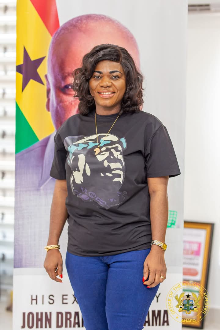 modedeus's tweet image. Ahafo Regional Minister....Hon piaaawwww.....Sie Kutuuuu💛🖤💚