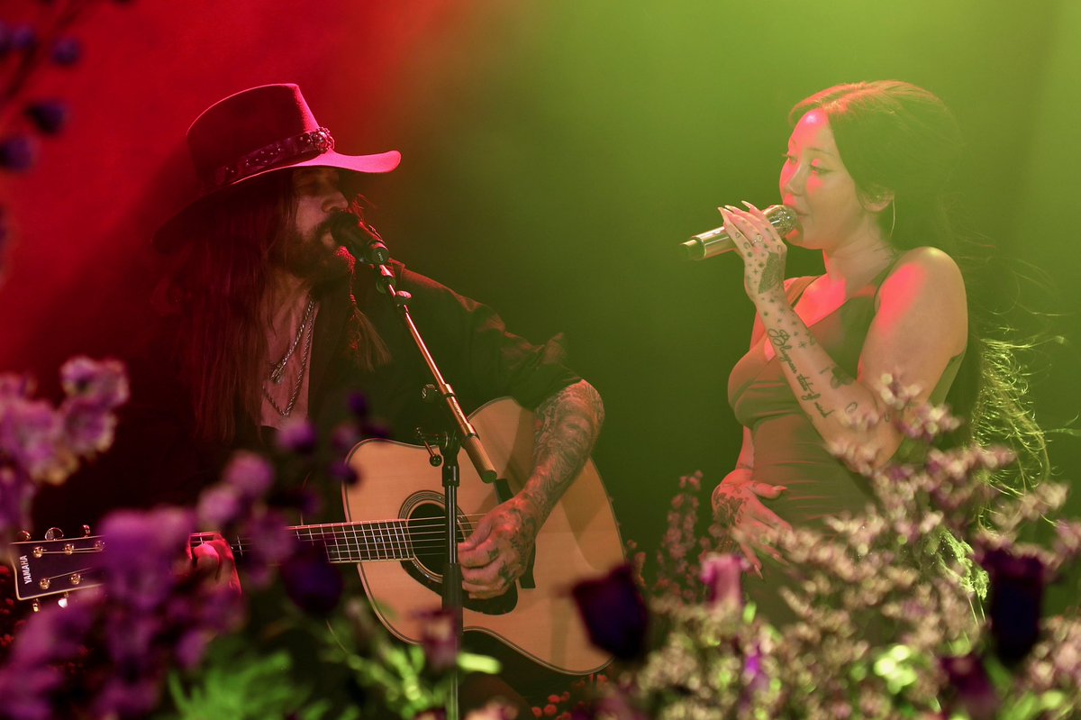 What an amazing night with <a href="/noahcyrus/">Noah Cyrus</a> and her exstreamly talented bandmates, friends , family and crew in London!!! Full circle ⭕️ Thank you for sharing your incredible talent … voice … songwriting and pure showmanship with Elizabeth and I and all the passionate and wonderful