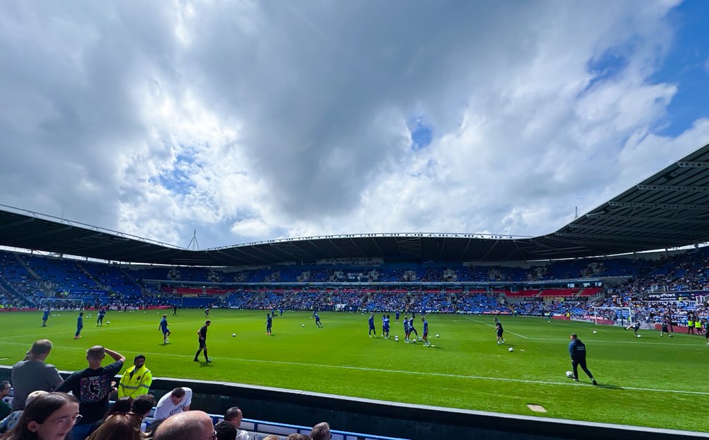 JessTalksFootie's tweet image. Up the Ding! 💙