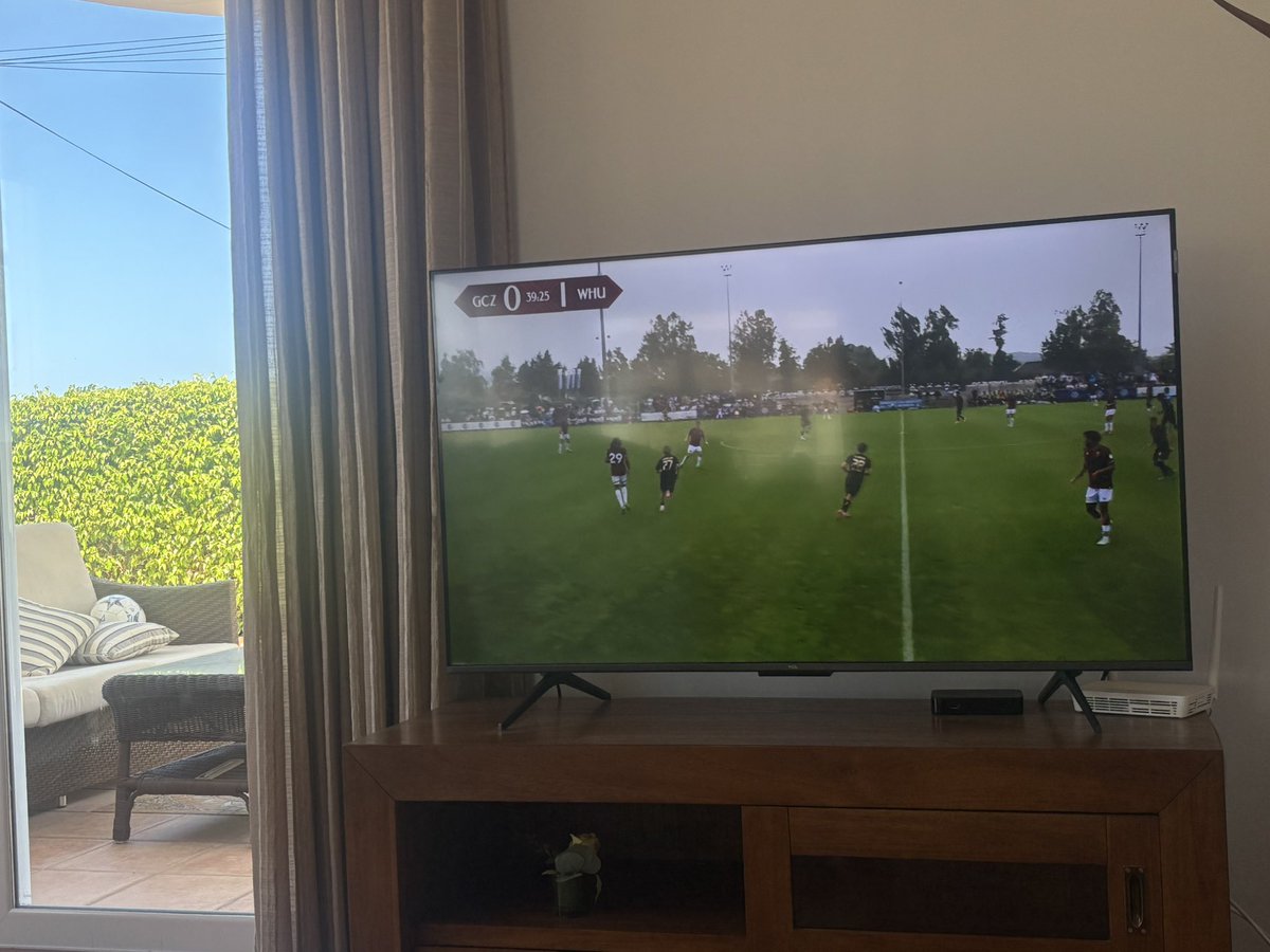 Pre season: Grasshoppers-West Ham
Half time ratings (4-10):
Areola 6
Kilman 6
Todibo 6
Scarles 5
Wan-Bissaka 7
Rodriguez 6
Cornet 5
Ward-Prowse 6
Irving 6
Bowen 6
Füllkrug 5

PS! Alle 11 blir byttet ut før 2. omg.