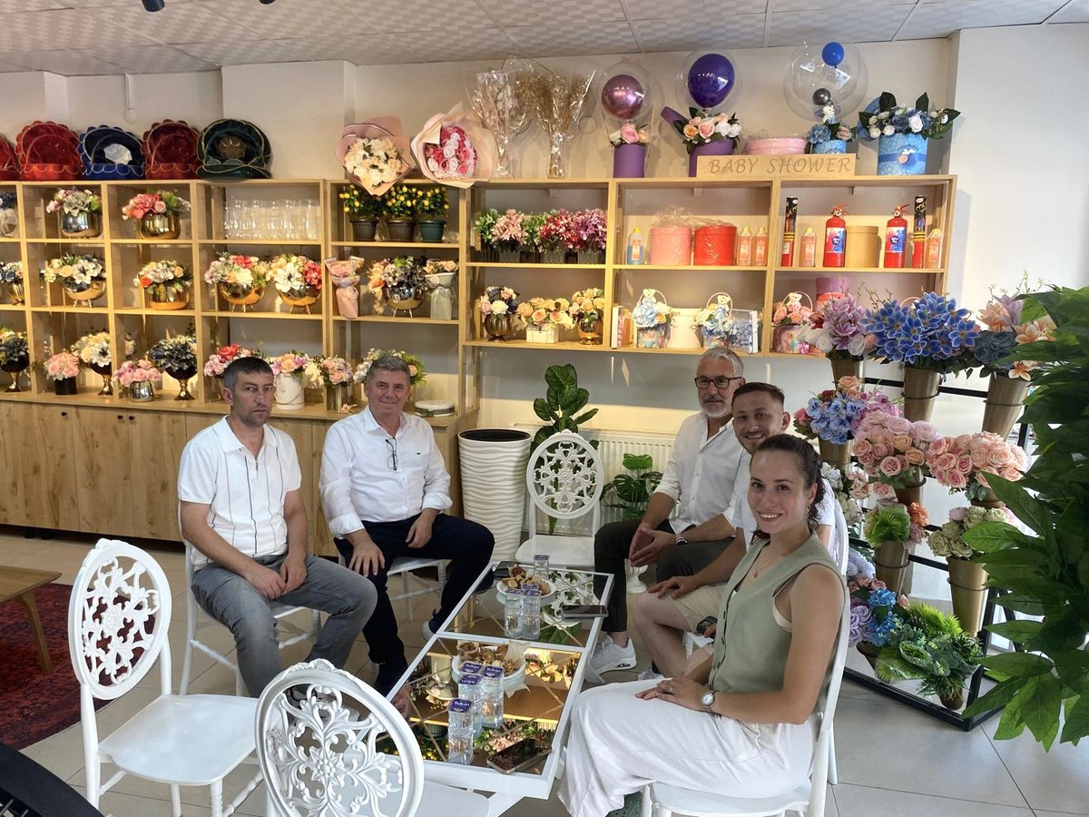 Yönetim Kurulu Başkanımız İsmail MUTLU, 19 Temmuz 2025 Cumartesi günü açılışı gerçekleştirilen ‘MUTLU AN HİKAYESİ’ Çiçeksen Organizasyonun yeni şubesini ziyaret ederek işletme sahipleri Gökhan AVCI ve Sena AVCI’ya hayırlı olsun dileklerinde bulundu.