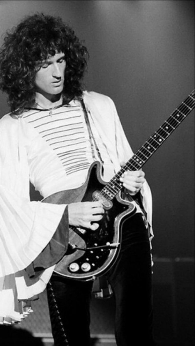 70sDailyDose's tweet image. Happy 78th birthday to the legendary Brian May who was born on this day in 1947. #BrianMay