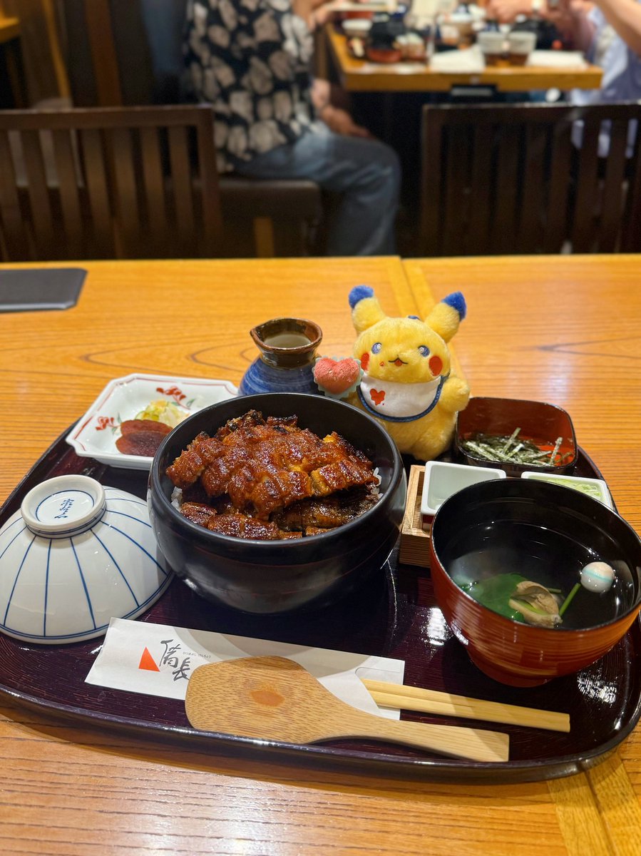 aghq7's tweet image. #土用の丑の日 ということでハンバーガーピカ
最初の食事は🍔ではなくひつまぶしでした