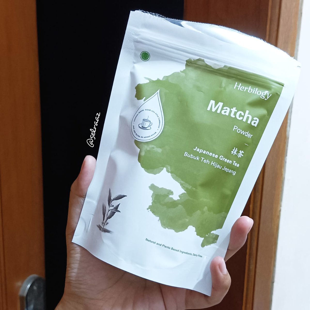 Ngga pernah ngira, cuma karena switch dari kopi ke matcha... kulit jadi keliatan makin 'sehat' (beruntus minggat, glowing datang)
