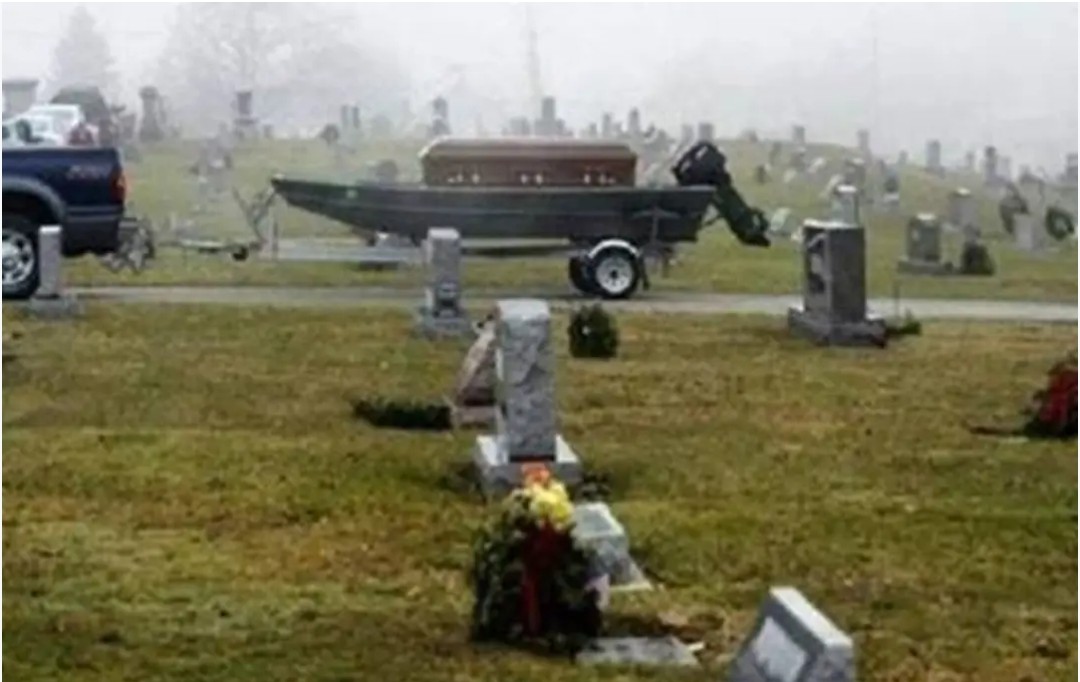 o2bcd8ed's tweet image. This lady on my mail route passed. I went to the funeral. I saw her husband and asked, your wife was a fisherman? He said, hell no, I'm going fishing after the funeral. #joke #funeral #senseofhumor #dopeoplelaugh
