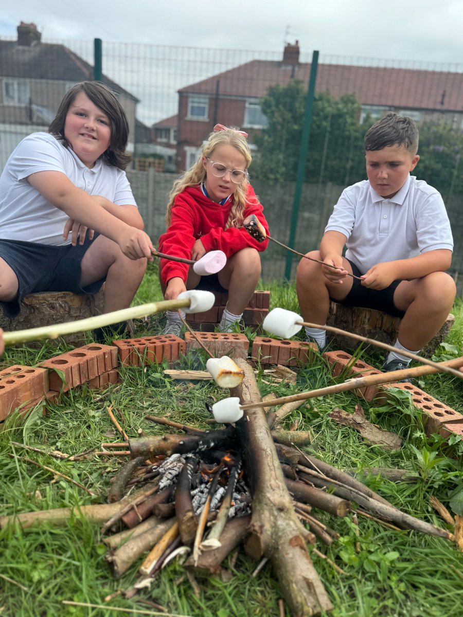 dave_mcpartlin's tweet image. Another tick off our Flakefleet Adventures List ✅ Toasting marshmallows over a campfire for the first time! 🔥
The kids built the fire themselves in our revamped pond area - part of our OPAL journey to bring more joy, freedom & unforgettable moments to playtimes. 🌿
