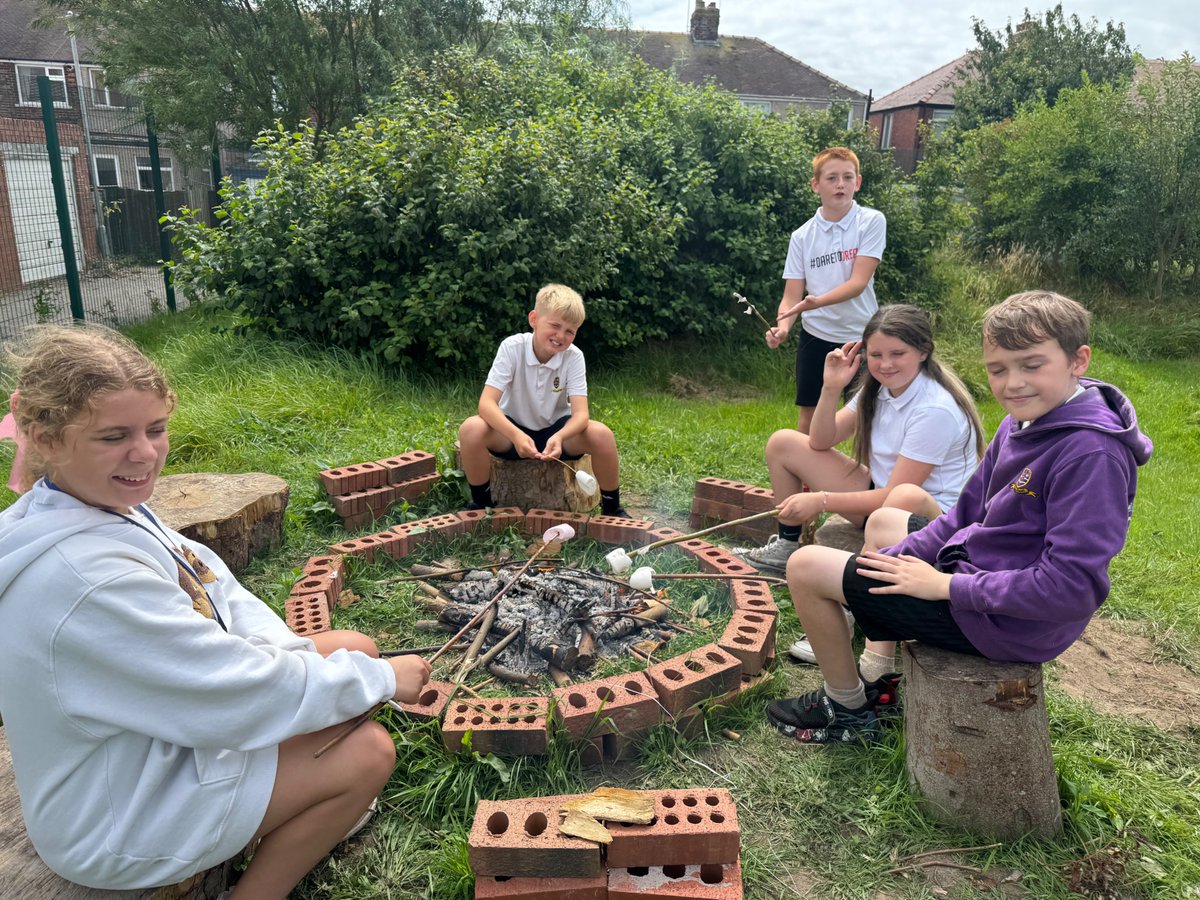 dave_mcpartlin's tweet image. Another tick off our Flakefleet Adventures List ✅ Toasting marshmallows over a campfire for the first time! 🔥
The kids built the fire themselves in our revamped pond area - part of our OPAL journey to bring more joy, freedom & unforgettable moments to playtimes. 🌿