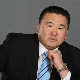 Авто тээврийн ойгоор Г.Батхүү агсаныг саналаа. 1988 онд Дарханы автобус баазад инженерээр ажиллаж байхдаа их засвар хийлгэсэн машин хүлээж авах гэж ирээд Авто засварын заводын чиргүүлийн үйлдвэрийн дарга байх үед нь танилцаж байлаа. Авто тээврийн салбарын шилдэг инженер байлаа👃