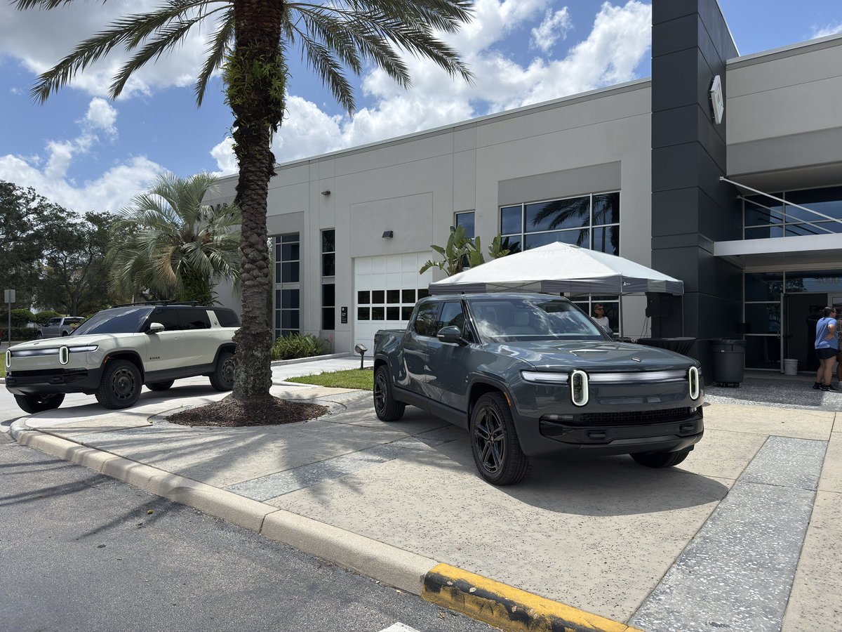 RivianTrackr's tweet image. Rivian Orlando North is celebrating its grand opening today! They’re serving delicious BBQ, test drives including Quad, and free giveaway! @Rivian