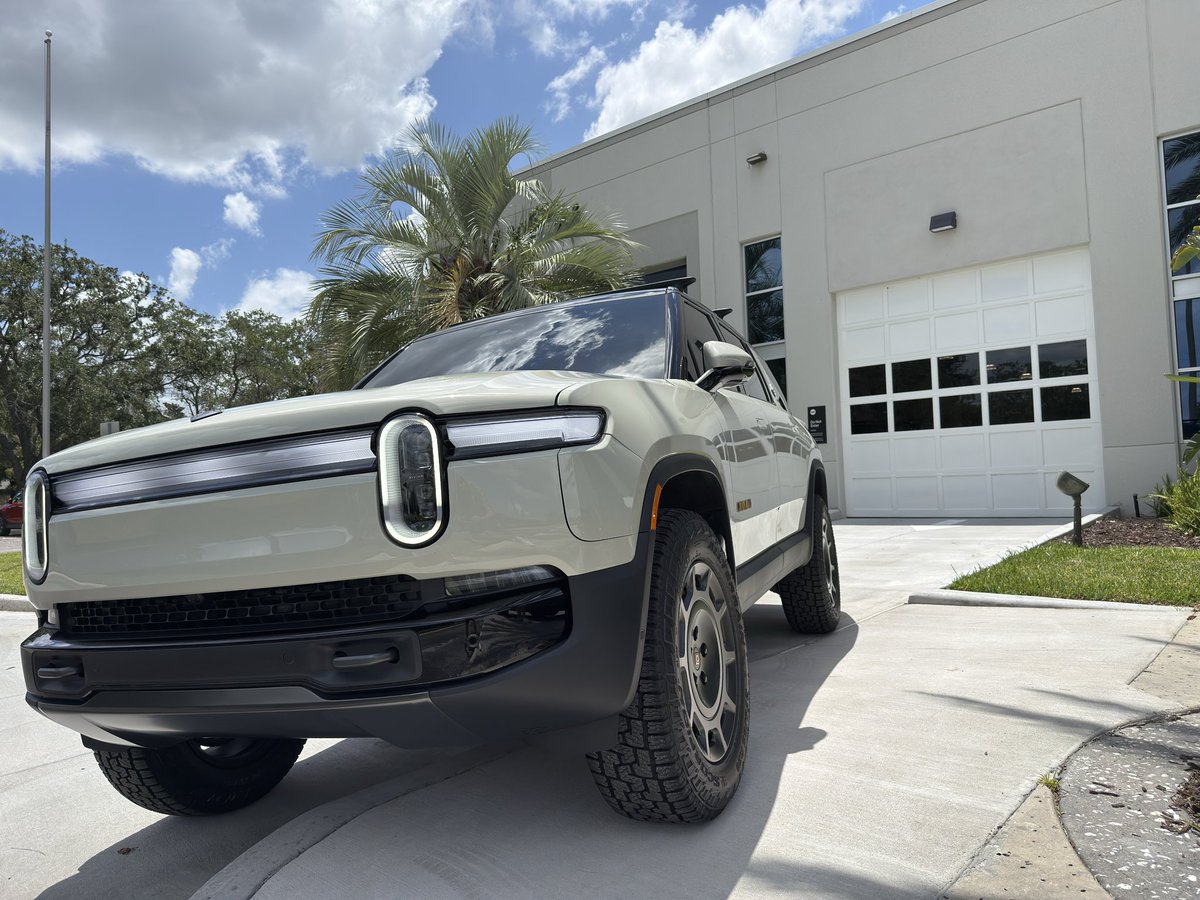 RivianTrackr's tweet image. Rivian Orlando North is celebrating its grand opening today! They’re serving delicious BBQ, test drives including Quad, and free giveaway! @Rivian