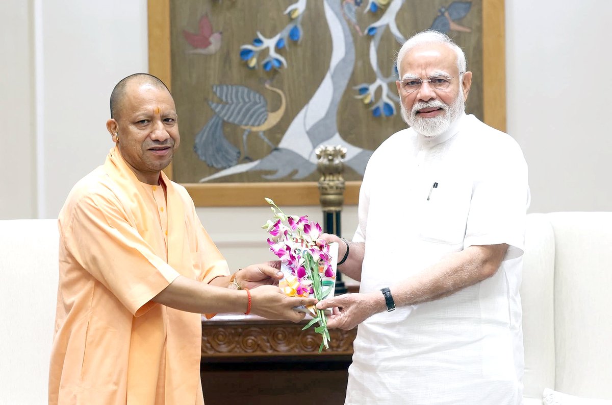 myogiadityanath's tweet photo. विश्व के सर्वाधिक लोकप्रिय राजनेता आदरणीय प्रधानमंत्री श्री @narendramodi जी से आज नई दिल्ली में शिष्टाचार भेंट कर उनका आत्मीय मार्गदर्शन प्राप्त किया।

अपना बहुमूल्य समय प्रदान करने हेतु हृदयतल से आभार प्रधानमंत्री जी! https://t.co/5DmF7elkdc