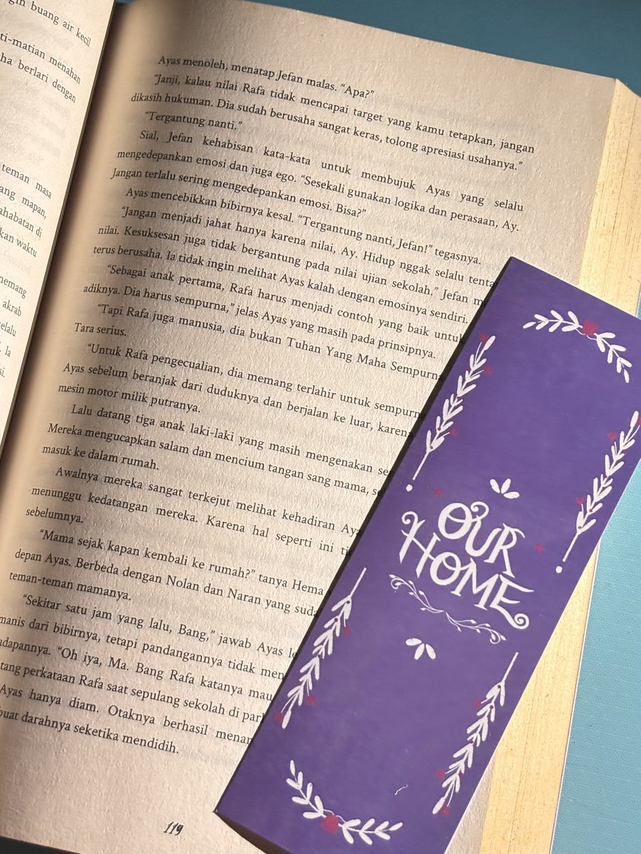 eintakesnotes's tweet image. lihat aku sedang membaca novel 🏡 our home 🏡 hEHEHEHE apakah kalian punya rekomendasi novel lain yang WAJIB BANGET buat dibacaa?? 🧍🏻‍♀️🧍🏻‍♀️
