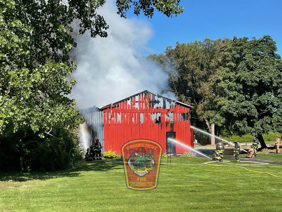 ctfirephoto's tweet photo. HAPPENING NOW: CFPA President Kevin Cooney is on scene in Suffield, CT at the working barn fire. #suffieldct #suffieldfire #barnfire https://t.co/9qDatDH9NB