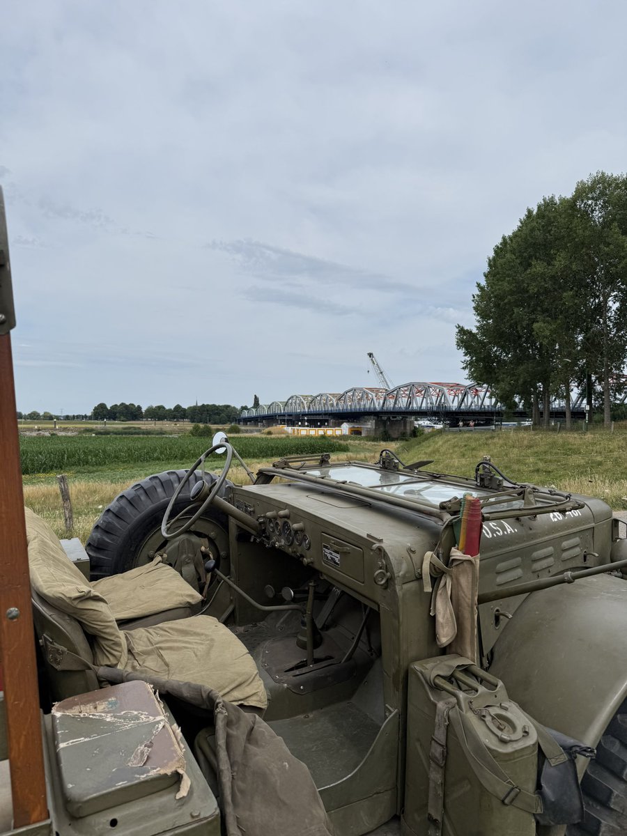 battlefieldexpl's tweet image. With the Dodge at the John S Thompson bridge at Grave. It was named after the lieutenant who captured the bridge in the first hour of Operation Market Garden. He landed nearby with only a handful of men of E/504 and proceeded to take the south end immediately.