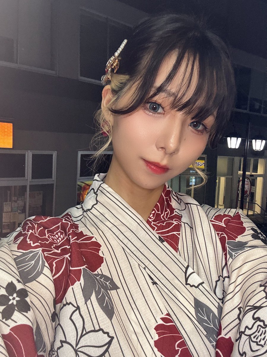 Yuri_Magic_'s tweet photo. フレアで浴衣イベント中〜✌️
かわちいじゃろ🥹🤍
※自撮り反転

 #魔法少女ゆり
 #魔法少女ゆり出勤中
 #上尾 
 #浴衣 
 #キャバ嬢 https://t.co/UYZNdveAVo