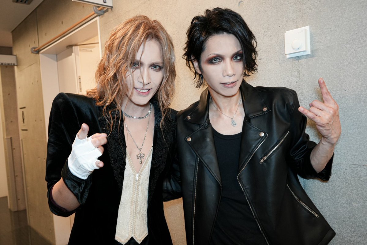 rhedo_shigure's tweet image. 遅くなりましたが、昨夜は
#KAMIJO LIVE TOUR 2025
-MASTERPIECE- Grand Final
LINE CUBE SHIBUYA(旧 渋谷公会堂)
ゲスト出演させていただきました!
「CRIMSON FAMILY」は1番かもしれないくらい大好きな曲、
そしてLAREINEの名曲「fiançailles」を心を込めてお届けしました!…