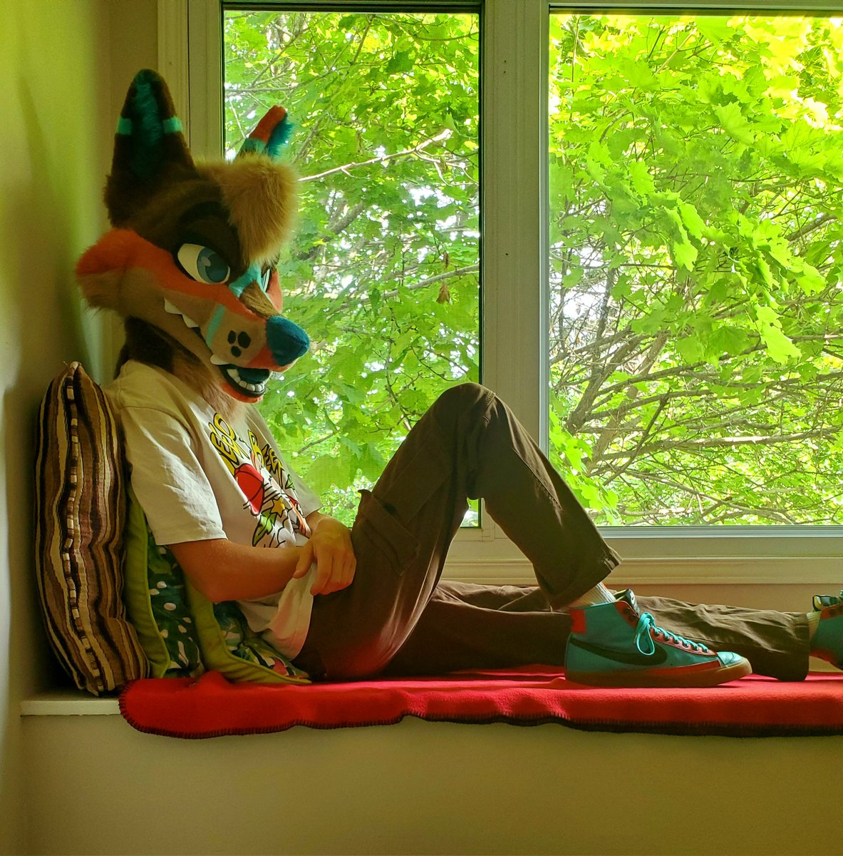 Chillin', wanna join? 👀☀️🌿