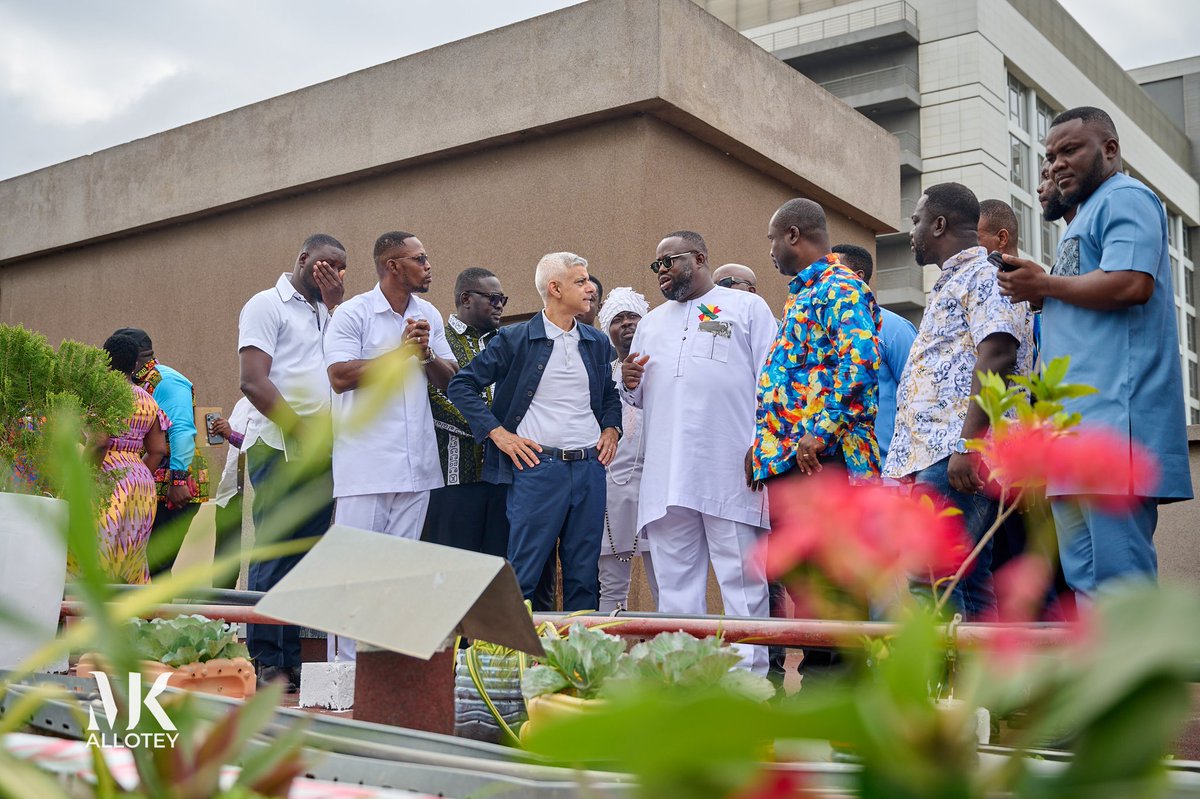 MichaelKAllotey's tweet image. On Thursday 17 July 2025, I had the pleasure of welcoming Mayor Sadiq Khan to the “Green Above the Skies of Accra” project , a rooftop garden right here at Accra City Hall, powered by the energy and vision of our city’s youth.