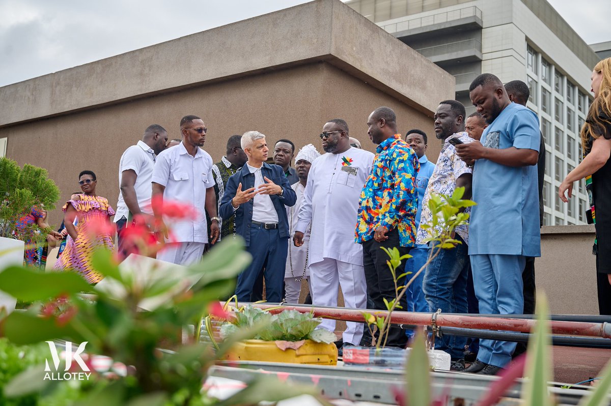 MichaelKAllotey's tweet image. On Thursday 17 July 2025, I had the pleasure of welcoming Mayor Sadiq Khan to the “Green Above the Skies of Accra” project , a rooftop garden right here at Accra City Hall, powered by the energy and vision of our city’s youth.