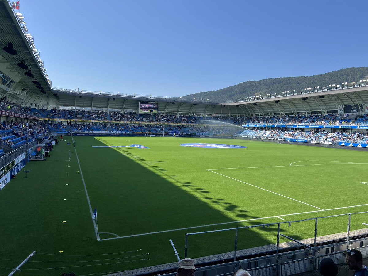 Kim Underberg Rolund (@kimrolund) on Twitter photo I dag snur det for <a href="/godset/">Strømsgodset Fotball</a>.
Den solsteika her bør gi tre poeng eller solbrenthet.
Men vi tar det vi får. Kjør da, Godset! I dag snur det for <a href="/godset/">Strømsgodset Fotball</a>.
Den solsteika her bør gi tre poeng eller solbrenthet.
Men vi tar det vi får. Kjør da, Godset!