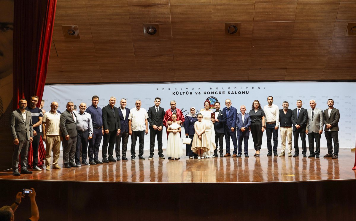 Kıymetli misafirlerin katılımıyla Esra ve Mehmet Akif çiftinin nikah akitlerini gerçekleştirip, mutlu günlerinde heyecanlarına ortak olduk.
Ceylan ve Aydın ailelerine hayırlı olsun dileklerimi iletiyor, çiftimize ömür boyu mutluluklar diliyorum.