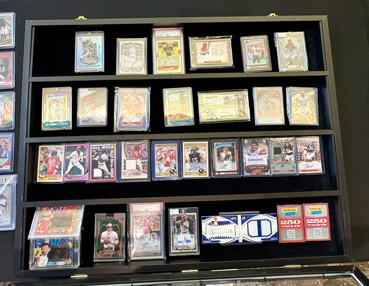 lbfight's tweet image. Set up at the Eastgate Show. Stop on by! @ljw21 rainbow for sale! #Bengals @Bengals #WhoDey Also the big @ellylacocoa18 First Milestones auto for sale! @Reds #Reds #Atobttr
