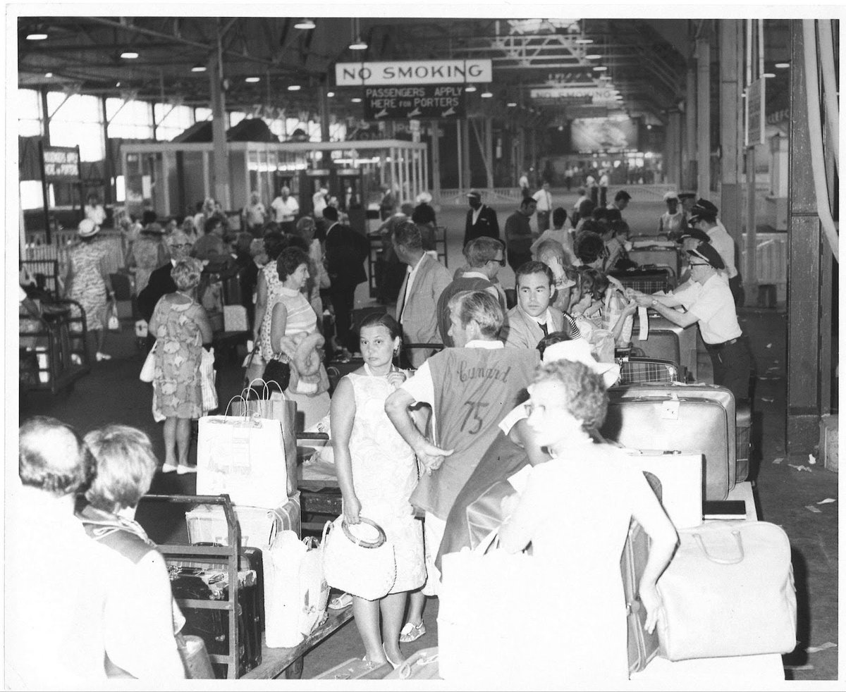 Do you have any fun #TravelPlans for this #Summer? The people in this photograph, taken #OnThisDay in 1968, had just arrived at the #CunardLine pier on the #HudsonRiver. #FromTheArchives
📷: US Custom House Collection 2005.USCH.0226