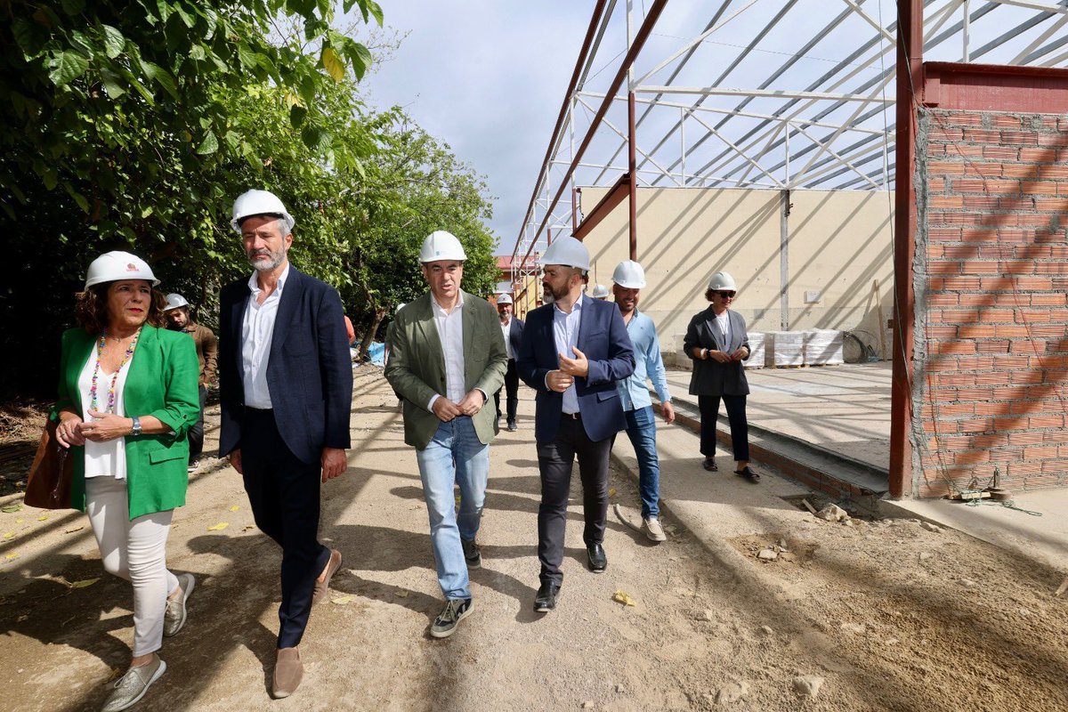 RomanLalin's tweet image. Fomos quen de facer do @CIFPFontecarmoa  de Vilagarcía a referencia da #FP no Salnés. Con este éxito, precisa dunha ambiciosa ampliación que estamos desenvolvendo

Esta é unha das 59 obras cun investimento de case 50M€ que acometemos este verán na provincia de Pontevedra