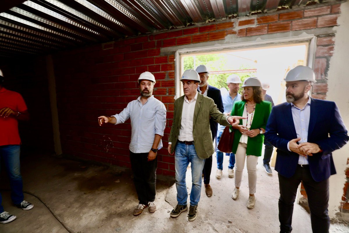 RomanLalin's tweet image. Fomos quen de facer do @CIFPFontecarmoa  de Vilagarcía a referencia da #FP no Salnés. Con este éxito, precisa dunha ambiciosa ampliación que estamos desenvolvendo

Esta é unha das 59 obras cun investimento de case 50M€ que acometemos este verán na provincia de Pontevedra