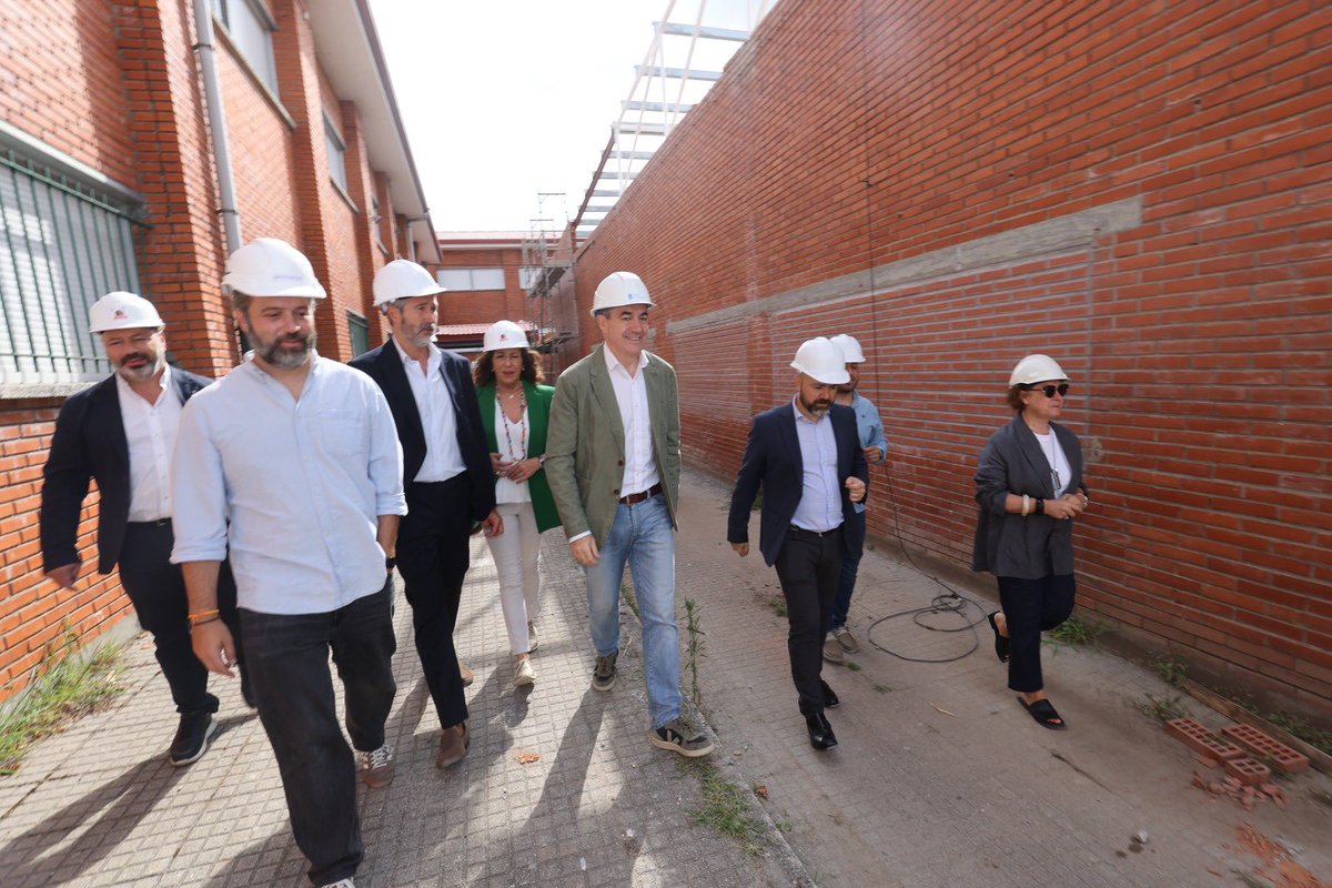 RomanLalin's tweet image. Fomos quen de facer do @CIFPFontecarmoa  de Vilagarcía a referencia da #FP no Salnés. Con este éxito, precisa dunha ambiciosa ampliación que estamos desenvolvendo

Esta é unha das 59 obras cun investimento de case 50M€ que acometemos este verán na provincia de Pontevedra
