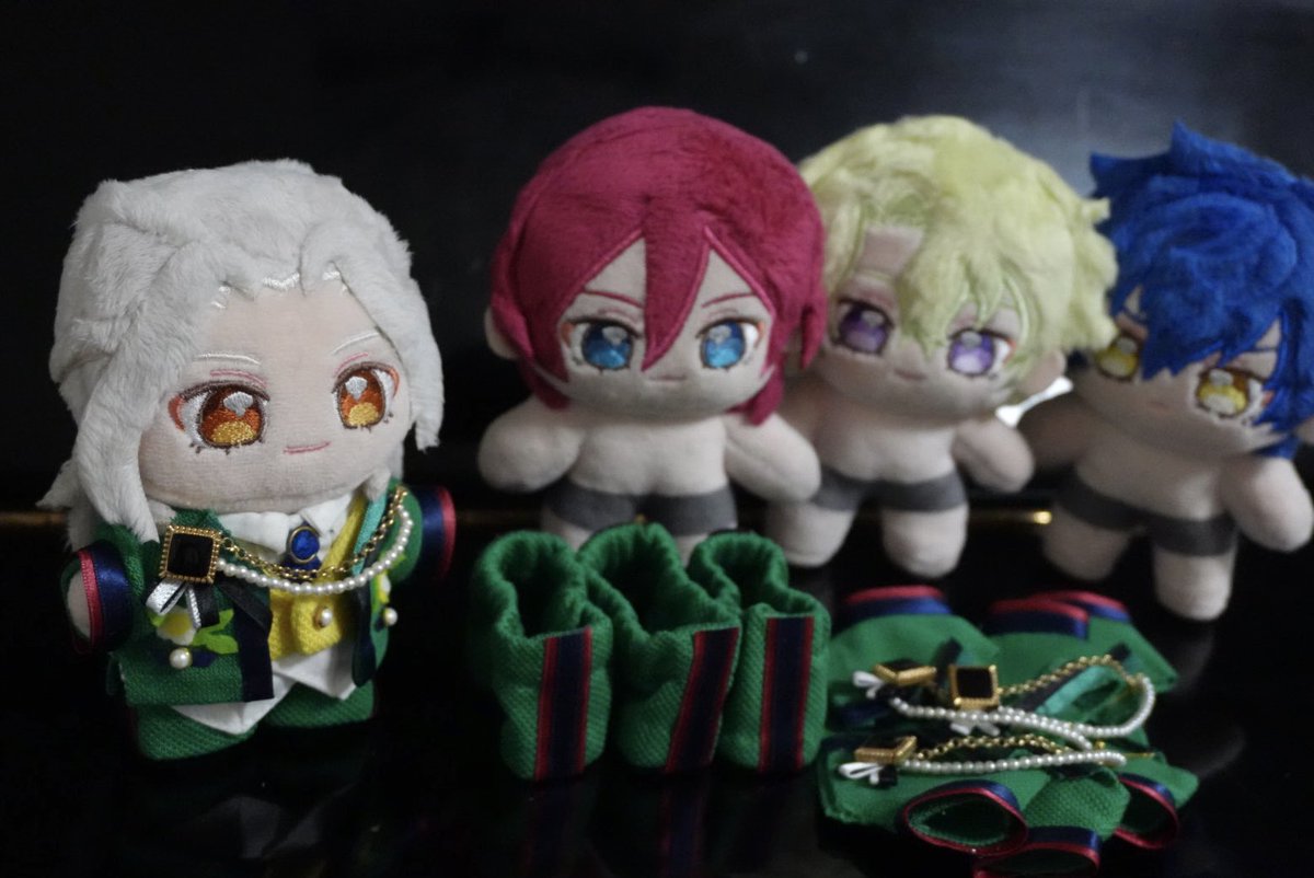mochi__paradise's tweet image. 「俺たちの衣装間に合うんすかねぇ？」
「……間に合うはずだね！」
「……（絶句）」
「……私だけ先に着替えてしまってごめんね」

 #限界ぬいママ
 #いつぬいが見られるタグ