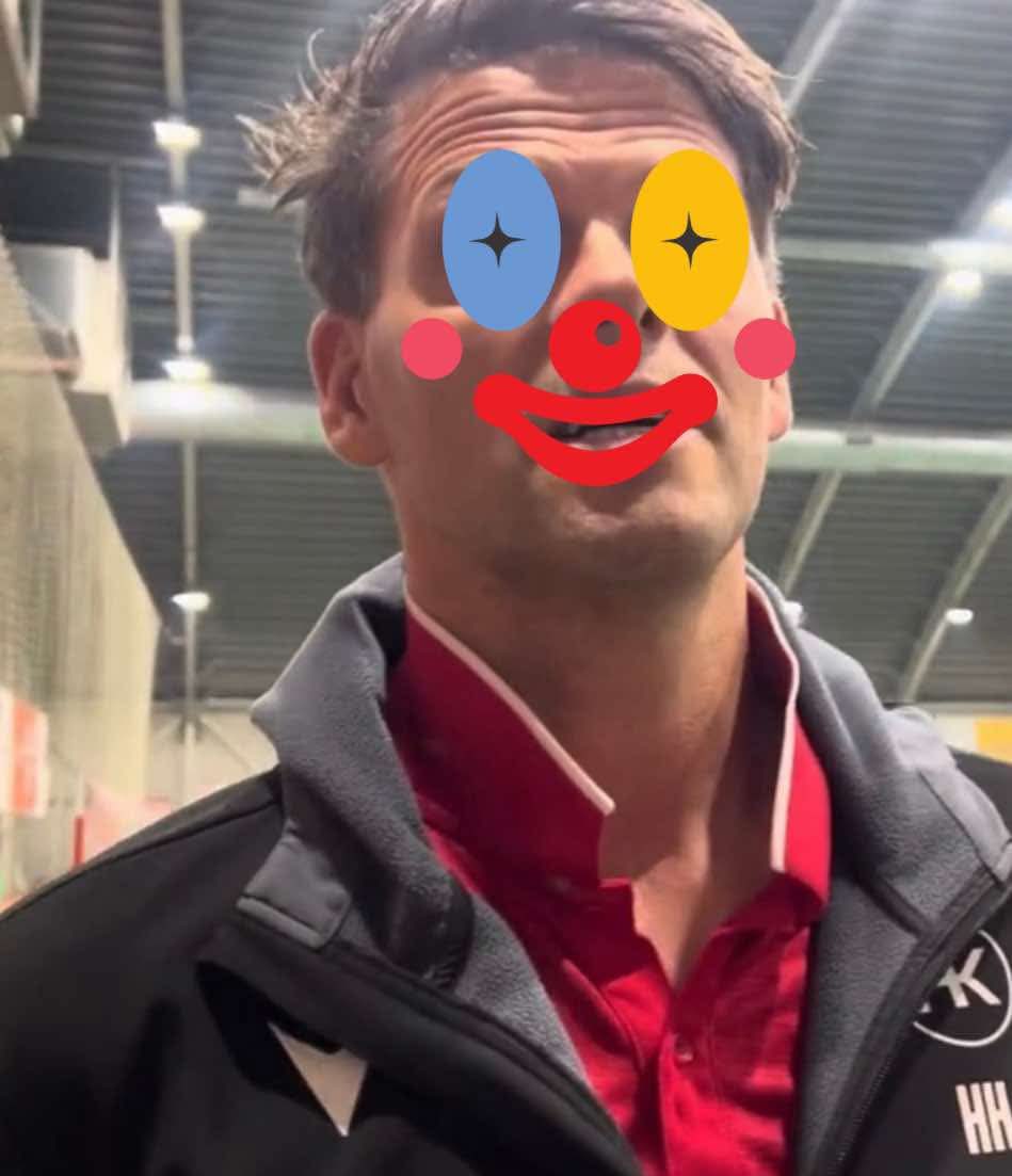 Þeir kaðlarnir já, jújú bara eitt lið á vellinum í gær meistari