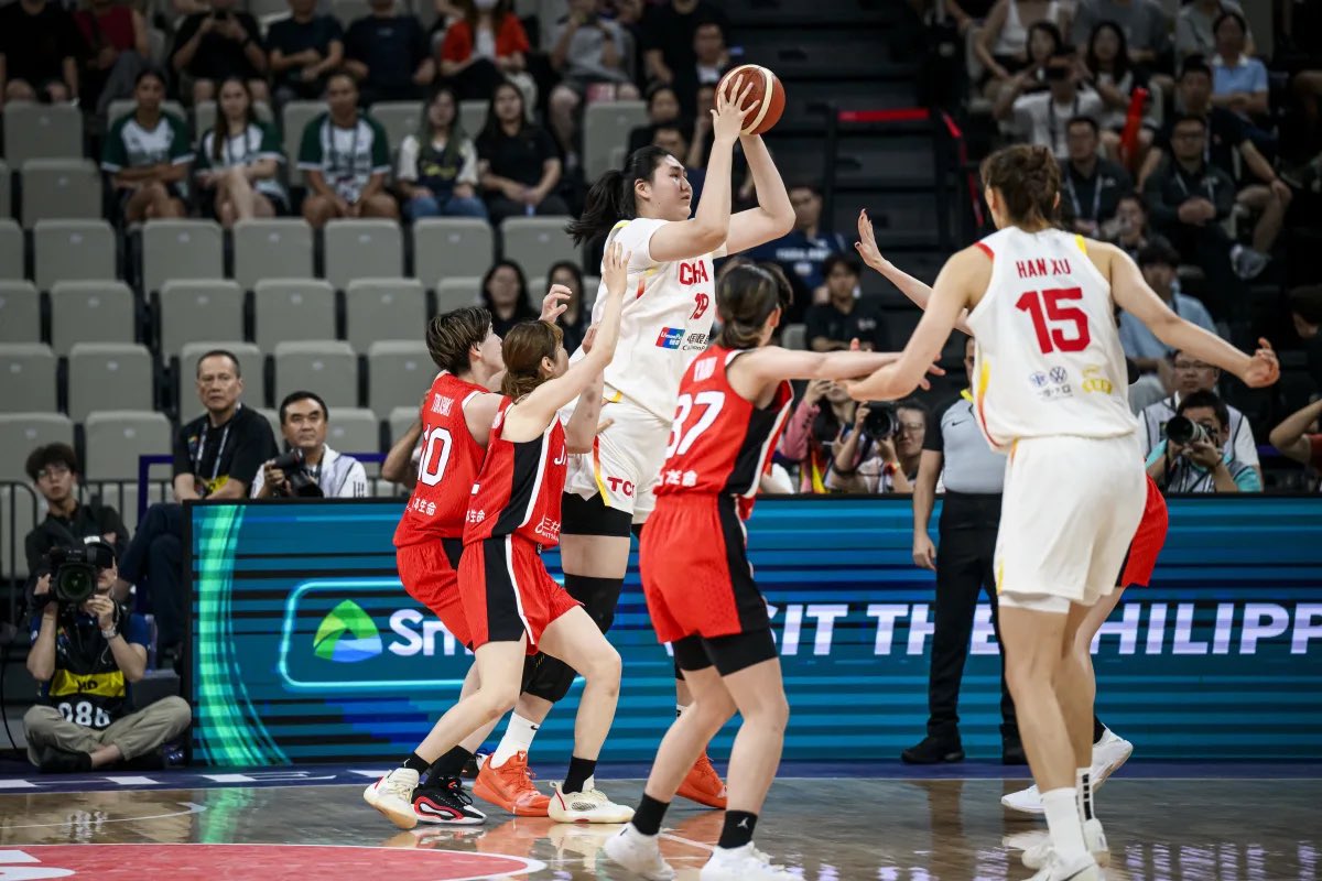 cx_basketball's tweet image. FIBA女子アジアカップ2025 準決勝

🇯🇵日本 90-81 中国🇨🇳

前半日本に流れを作ったのは、
最年少 #田中こころ 選手‼️
第1Qのみで驚異の21得点をあげ、
両チーム最多である合計27得点の活躍を
見せました✨

後半はベテランの #宮澤夕貴 選手が中国の高い壁にも負けずチームを引っ張り、…
