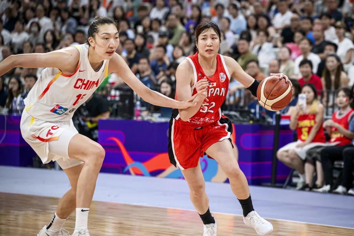 cx_basketball's tweet image. FIBA女子アジアカップ2025 準決勝

🇯🇵日本 90-81 中国🇨🇳

前半日本に流れを作ったのは、
最年少 #田中こころ 選手‼️
第1Qのみで驚異の21得点をあげ、
両チーム最多である合計27得点の活躍を
見せました✨

後半はベテランの #宮澤夕貴 選手が中国の高い壁にも負けずチームを引っ張り、…
