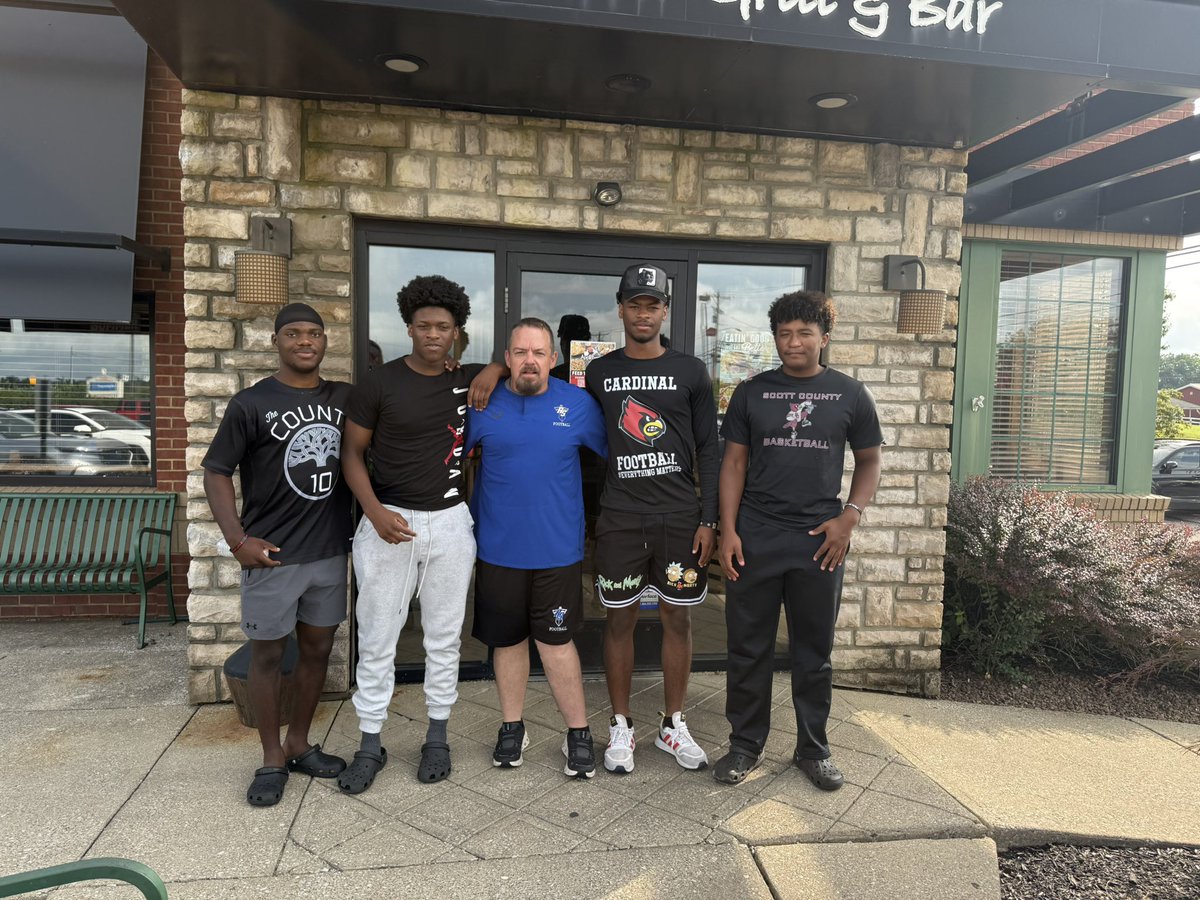 Elijiah Smith (@elijiah_smith_) on Twitter photo Felt great supporting my old middle school (Royal Spring) at their fundraiser this morning! #RoyalSpringTitan2ScottCountyCardinal
<a href="/TimmyEmongo9/">Timmy Emongo</a> <a href="/JuJuHarmonjr/">Jermaine (Ju Ju) Harmon jr</a> <a href="/JourneyHarmon_/">Journey Harmon</a> <a href="/cards_football/">Coach McKee</a> <a href="/ScottCoSports/">ScottCountySports</a> Felt great supporting my old middle school (Royal Spring) at their fundraiser this morning! #RoyalSpringTitan2ScottCountyCardinal
<a href="/TimmyEmongo9/">Timmy Emongo</a> <a href="/JuJuHarmonjr/">Jermaine (Ju Ju) Harmon jr</a> <a href="/JourneyHarmon_/">Journey Harmon</a> <a href="/cards_football/">Coach McKee</a> <a href="/ScottCoSports/">ScottCountySports</a>